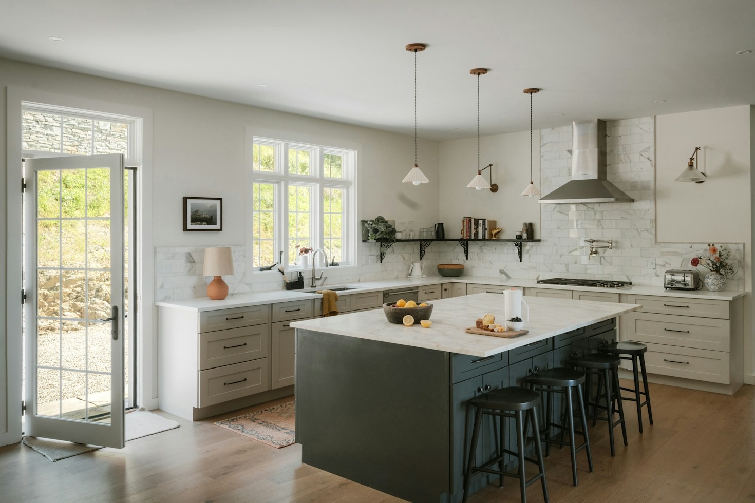 Come scegliere la cucina con isola perfetta per il tuo open space